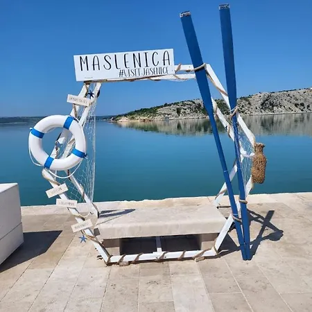Rustic * Maslenica