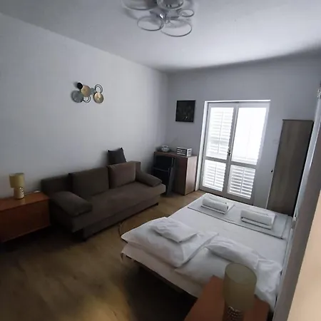 Rustic Apartment Maslenica
